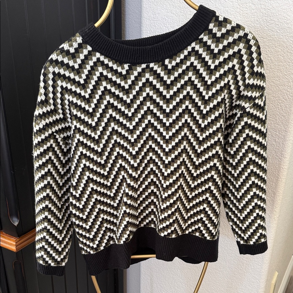 Black, White, olive green chevron Knit Sweater - Women's by Tahari  size L